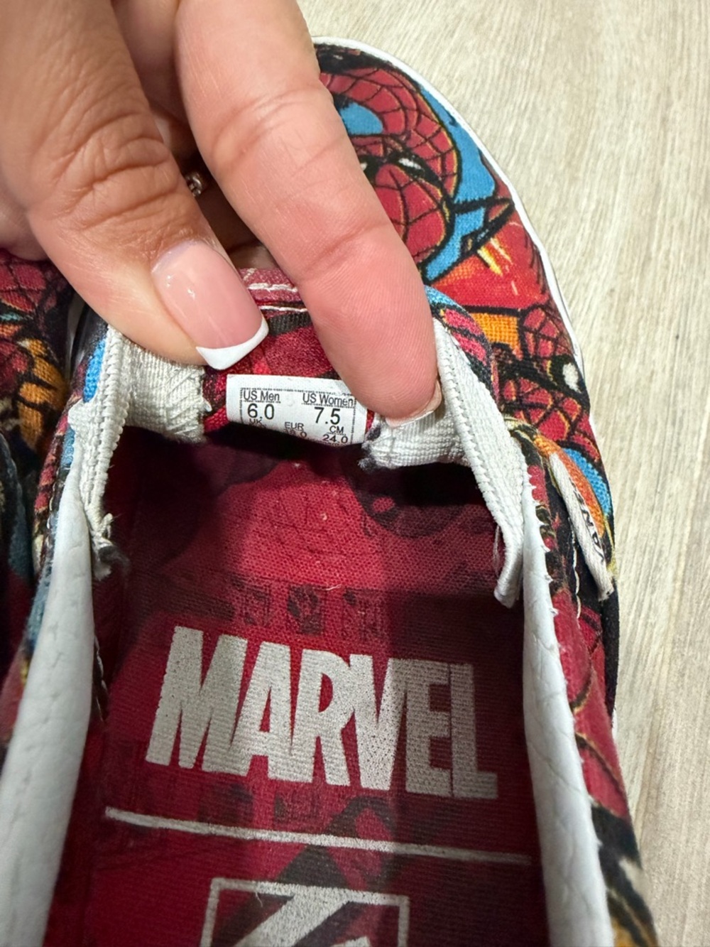 Vans Slip-On Sneakers with Spider-Man Comic Art - limited edition - Picture 4 of 6